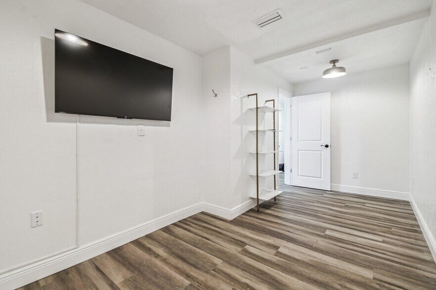 More Photos Of 5445 6th St, Zephyrhills Medical For Sale