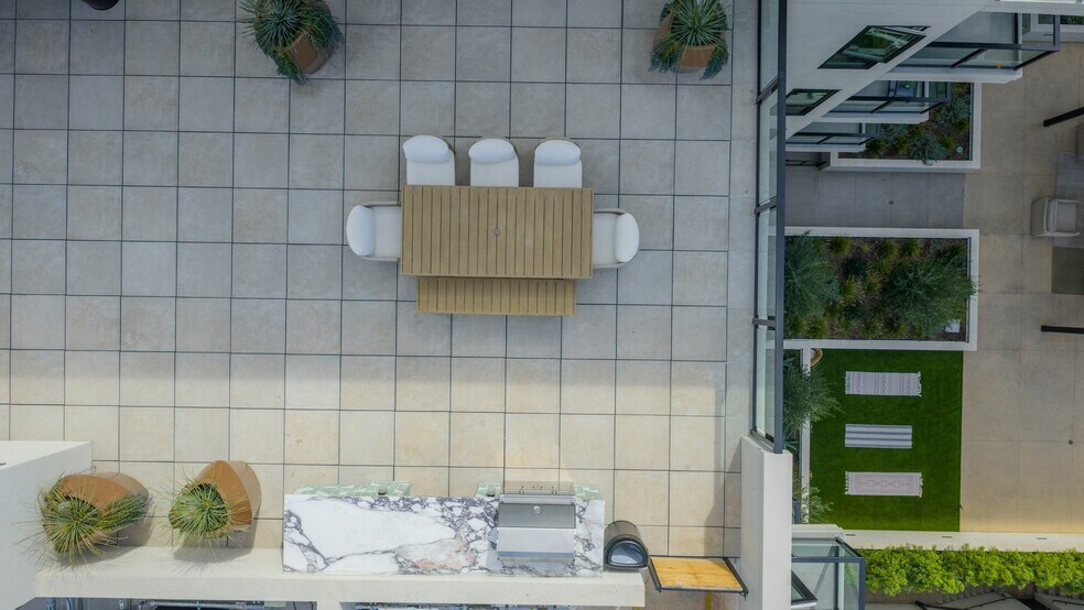 More Photos Of 1511 N Fairfax Ave, Los Angeles Apartments For Lease