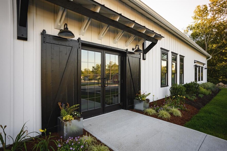 More Photos Of 81 Norwich Westerly Rd, North Stonington Restaurant For Sale