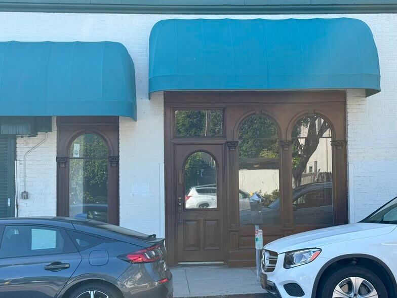 More Photos Of 2823-211 Main St, Santa Monica Loft Creative Space For Lease