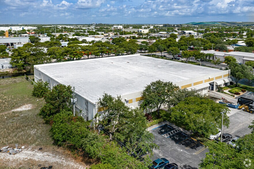 More Photos Of 2025 NW 15th Ave, Pompano Beach Warehouse For Lease