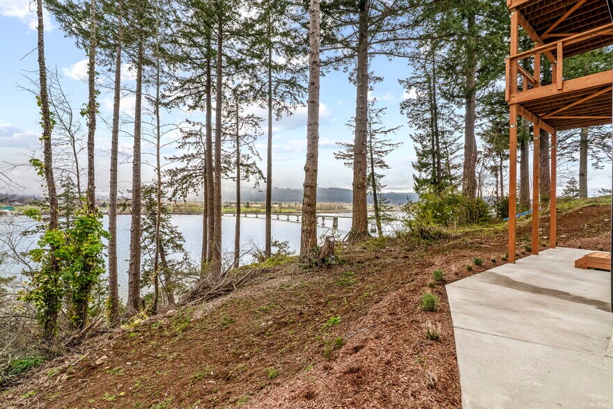 More Photos Of 572 Columbia St, Cathlamet Apartments For Sale