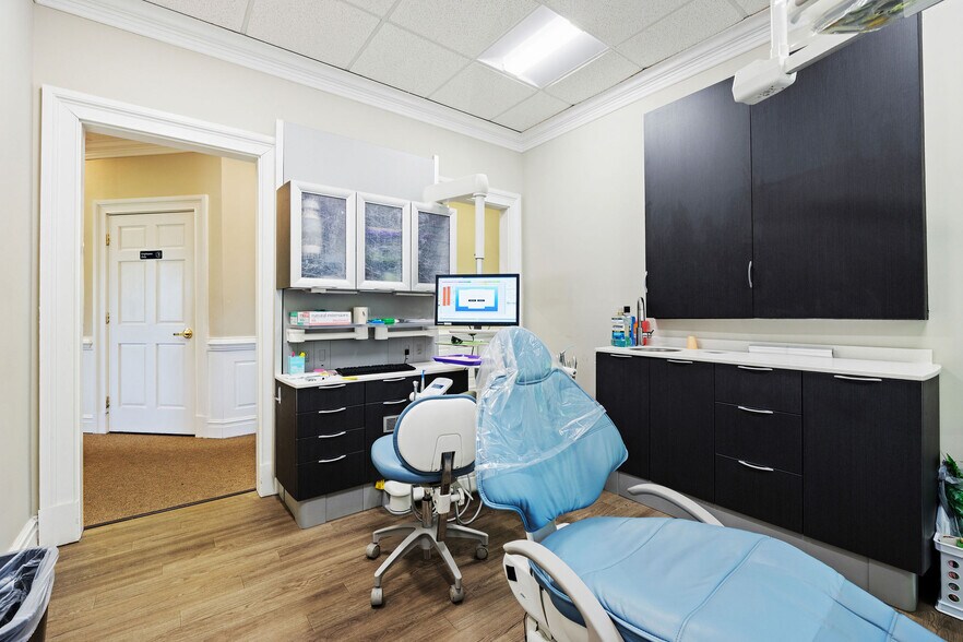 More Photos Of 10611 Greenyard Way, Chester Medical For Sale