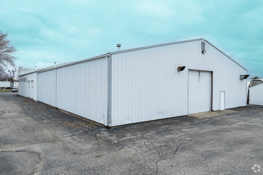 More Photos Of 1111 W Chicago Blvd, Tecumseh Storefront Retail Office For Sale