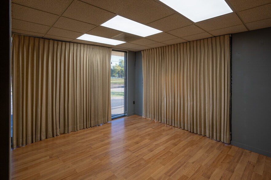 More Photos Of 802 SW A Ave, Lawton Office For Lease