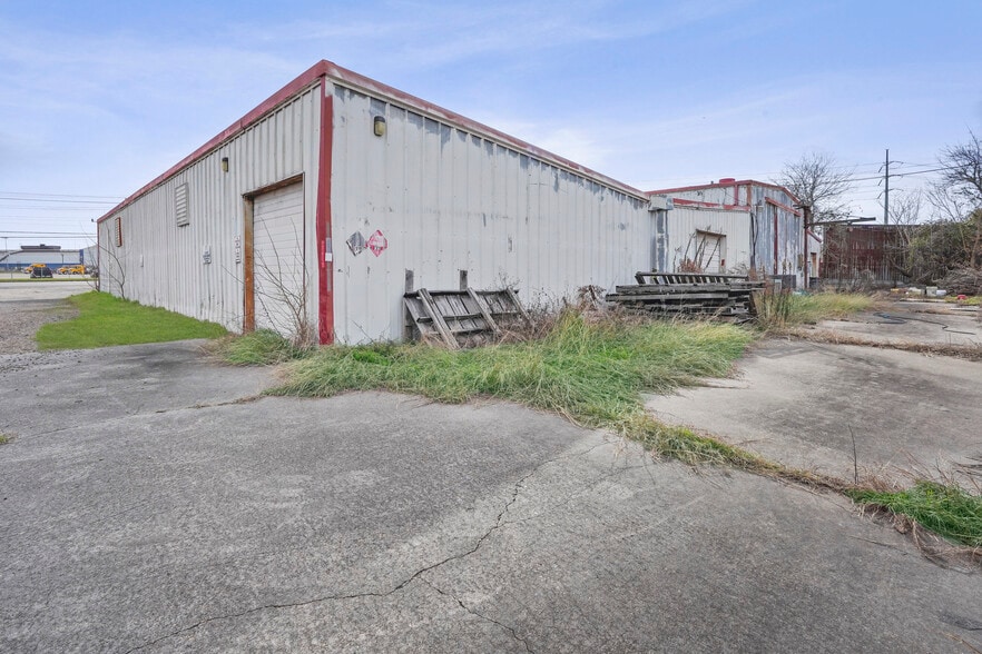 More Photos Of 1838 Federal Rd, Houston Warehouse For Sale