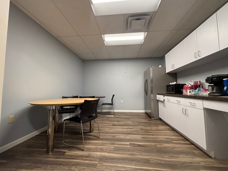 More Photos Of 998 Old Eagle School Rd, Wayne Office For Lease