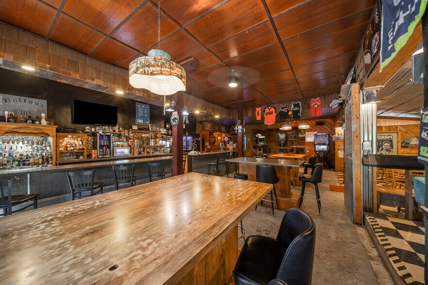 More Photos Of 309 Main, Juliaetta Bar For Sale