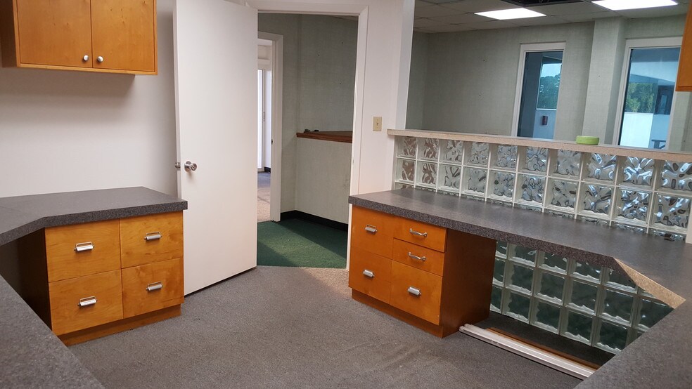 More Photos Of 1460 S McCall Rd, Englewood Medical For Sale