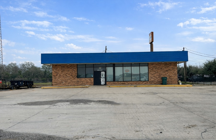 Primary Photo Of 46 I-10 N, Beaumont Freestanding For Sale