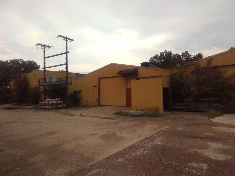 More Photos Of 109 NW 2nd St, Smithville Unknown For Lease