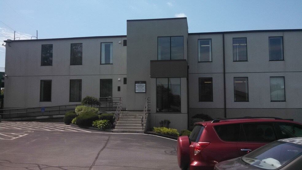 More Photos Of 146 W Boylston Dr, Worcester Office For Sale