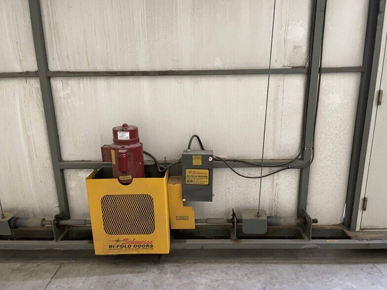 More Photos Of 3000 Airport Dr, Erie Flex For Sale