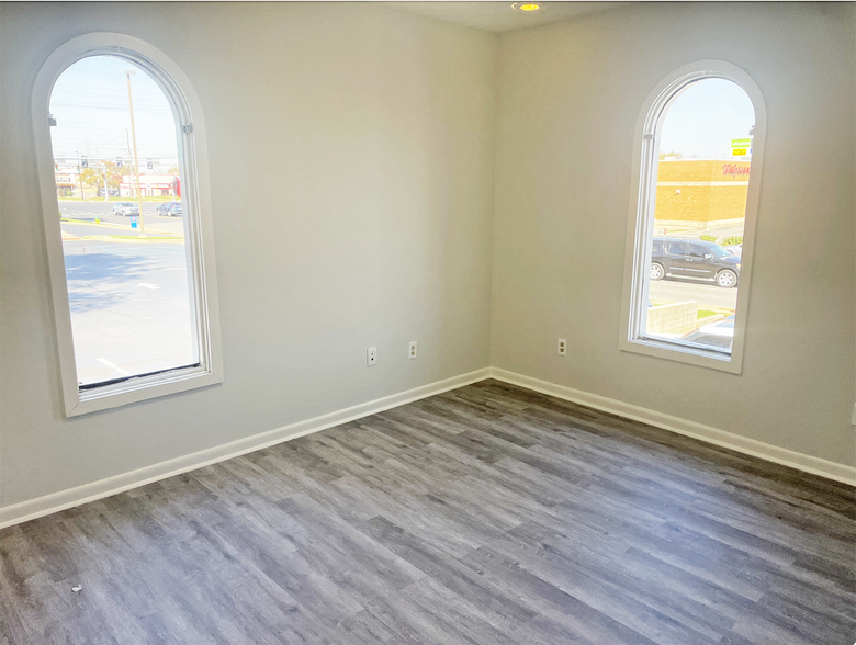 More Photos Of 114 E Reynolds Rd, Lexington Office Residential For Lease