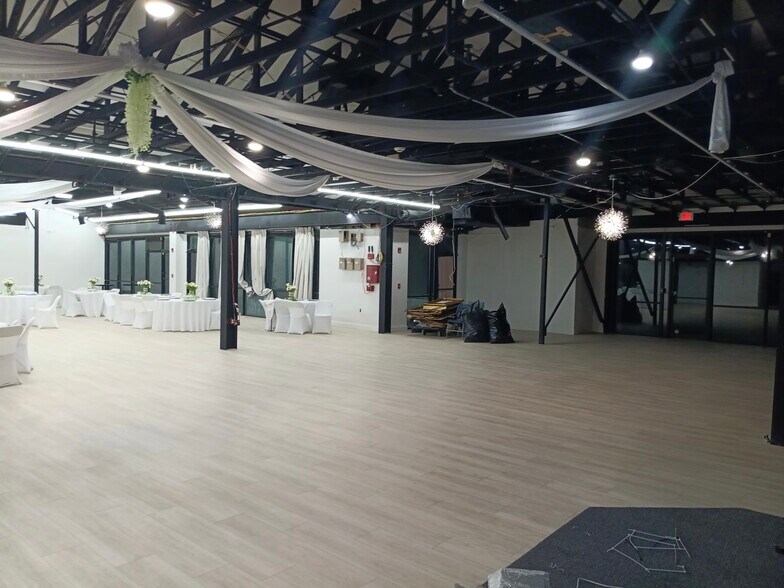 More Photos Of 5000 McGinnis Ferry Rd, Alpharetta Light Distribution For Sale