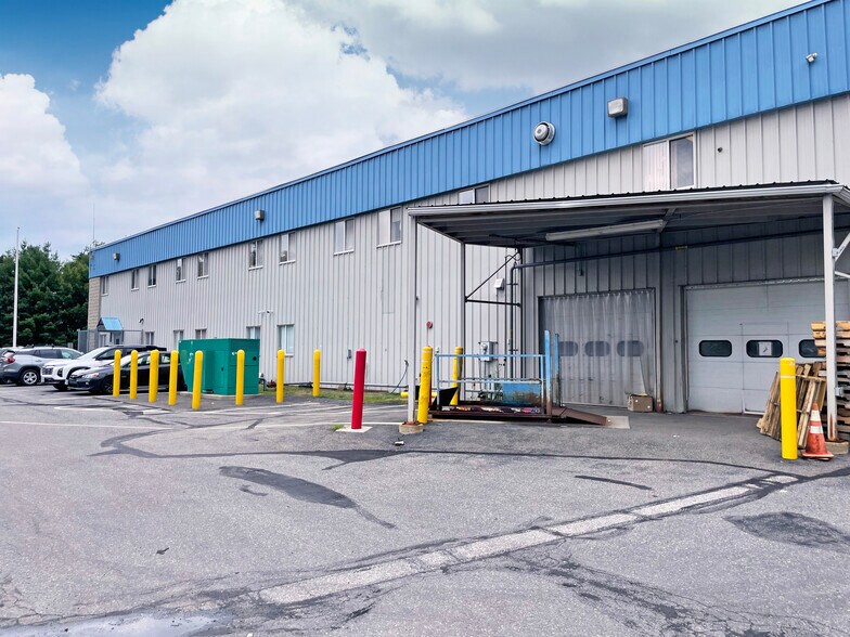 More Photos Of 13 Commerce Ave, Londonderry Flex For Sale