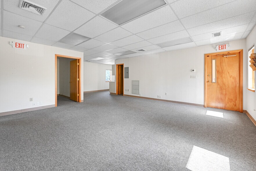 More Photos Of 15 Rockland Ter, Verona Office For Lease