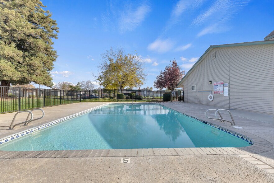 More Photos Of 1832 Merced St, Madera Apartments For Sale