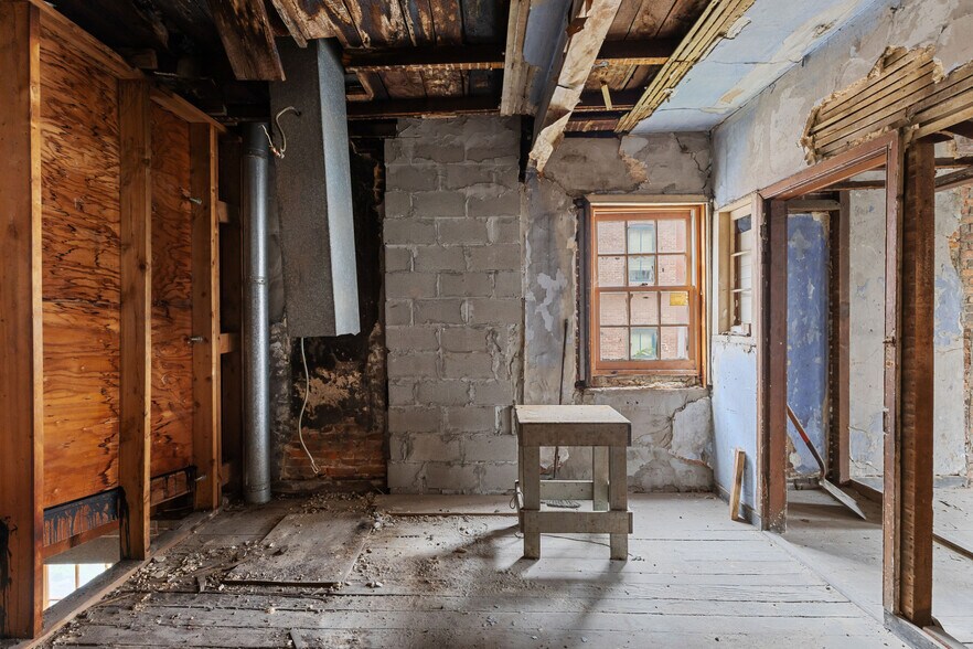 More Photos Of 663 W Pratt St, Baltimore Storefront Retail Residential For Sale