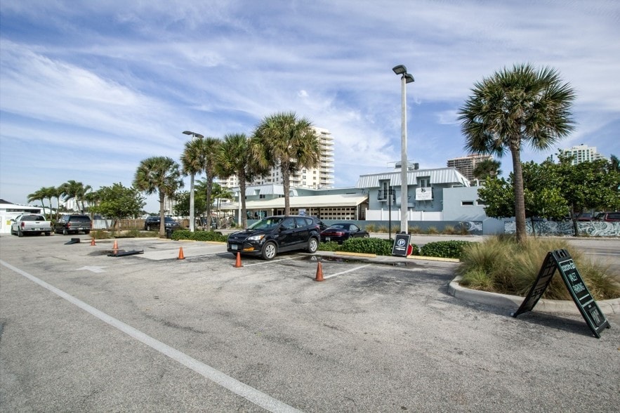 More Photos Of 429 Seabreeze Blvd, Fort Lauderdale General Retail For Sale