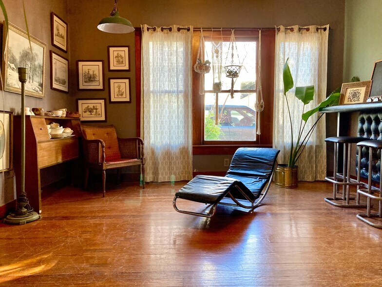 More Photos Of 215 N Comanche St, San Marcos Storefront Retail Office For Sale