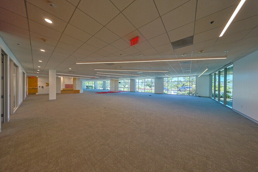 More Photos Of 2380 Conejo Spectrum St, Thousand Oaks Office For Sale