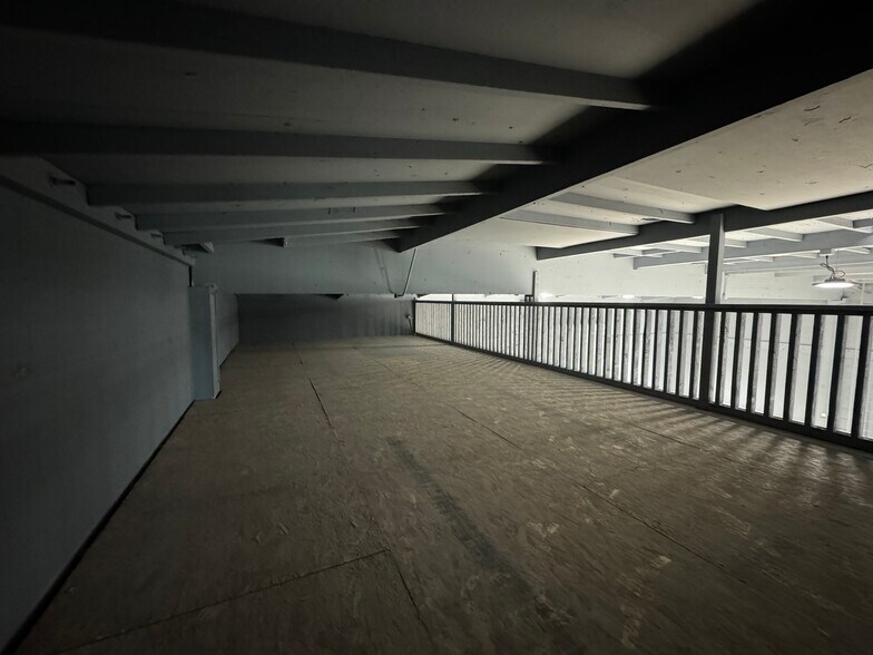 More Photos Of 3231 E 19th St, Signal Hill Warehouse For Lease