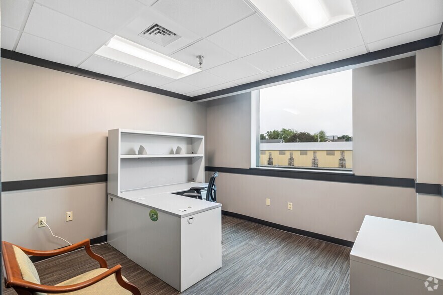 More Photos Of 26 N Cedar St, Lititz Medical For Lease