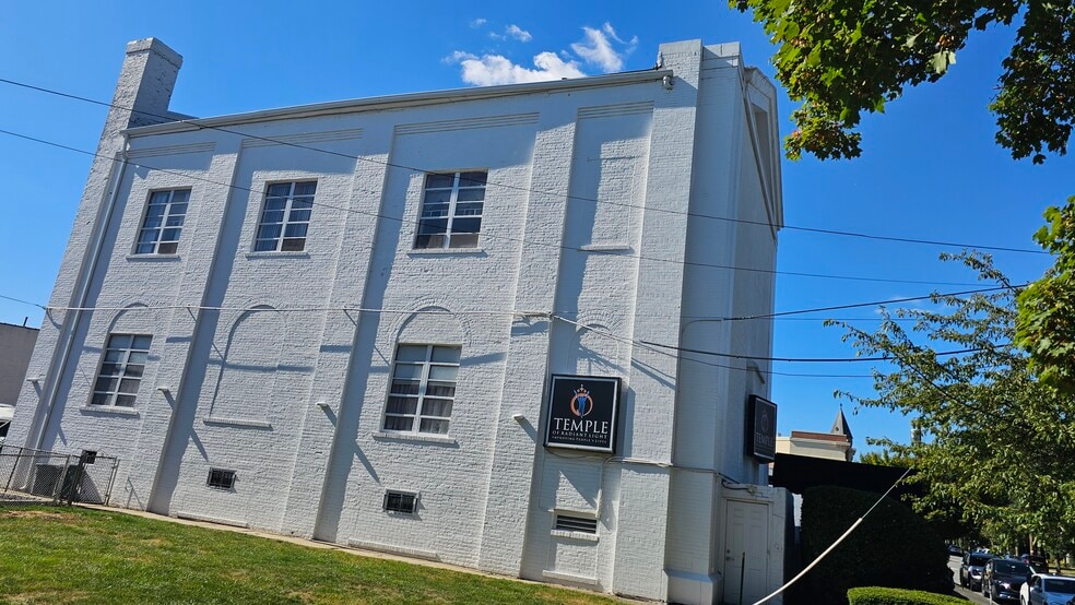 More Photos Of 430 Franklin St, Bloomfield Religious Facility For Sale