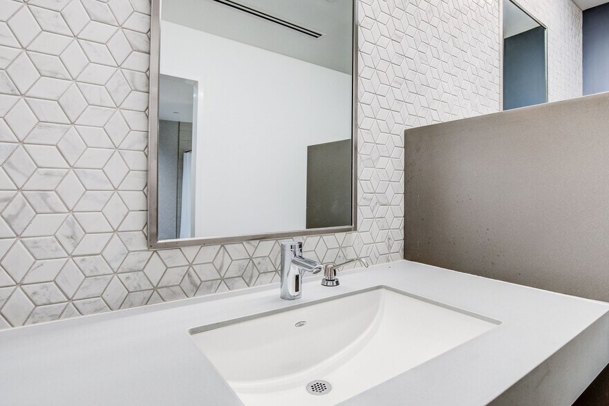 More Photos Of 200 N Broadway, Saint Louis Office For Lease