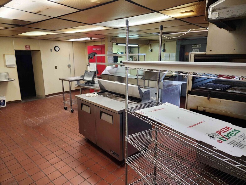 More Photos Of 114 E Main St, Saint Clairsville Restaurant For Lease