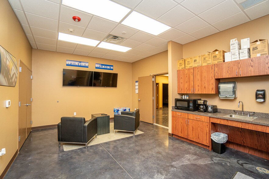 More Photos Of 7044 Interstate 10, Sealy Distribution For Sale