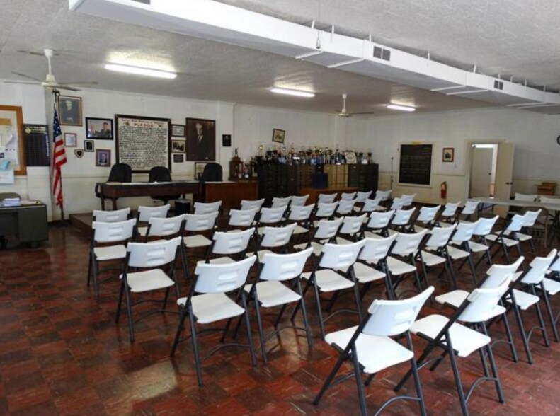 More Photos Of 320 S 3rd St, Boonville Office For Sale