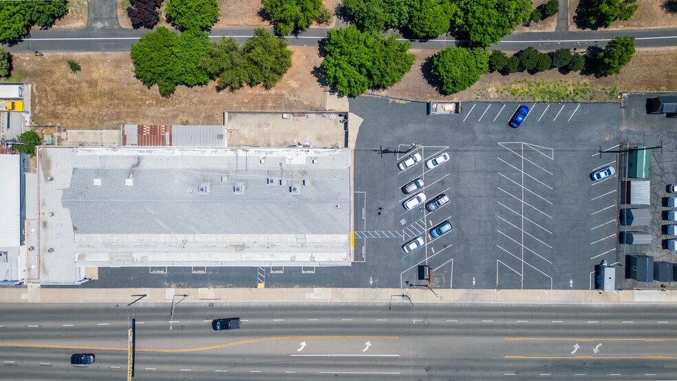 More Photos Of 727 Clovis Ave, Clovis Freestanding For Sale