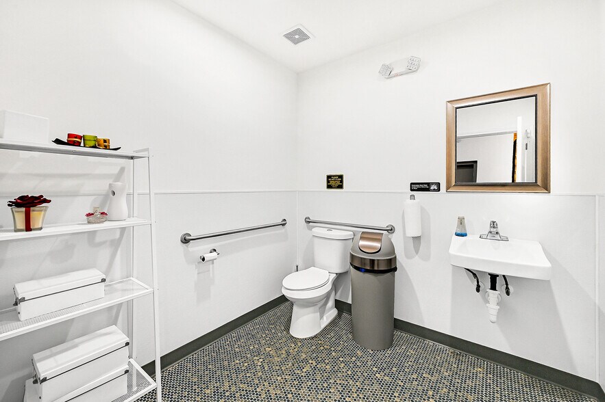 More Photos Of 20621 Westheimer Pky, Katy Freestanding For Sale
