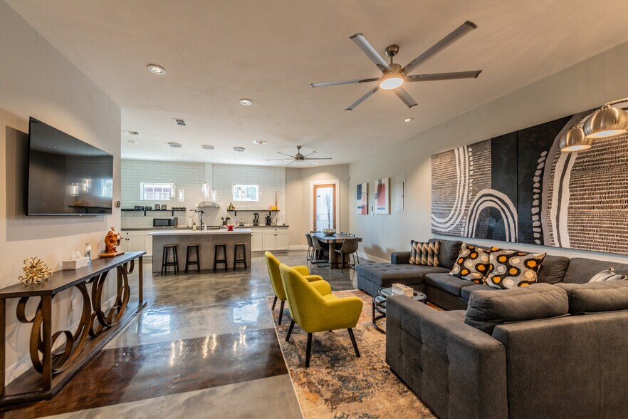 More Photos Of 630 S Walters, San Antonio Freestanding For Sale