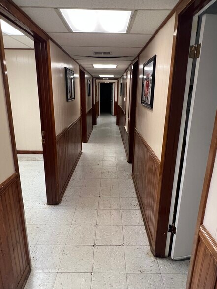 More Photos Of 7659 S US-281, Pleasanton Industrial For Sale