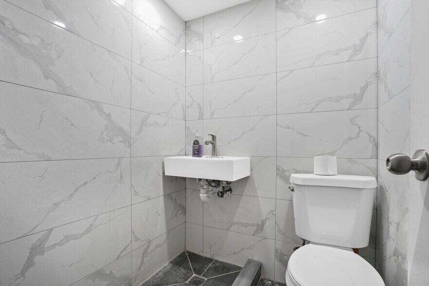 More Photos Of 76 Bushwick Ave, Brooklyn Restaurant For Lease