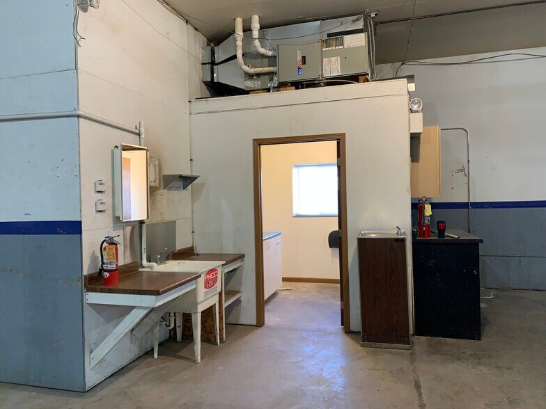 More Photos Of 5629 Bob Ln, Black Hawk Warehouse For Lease