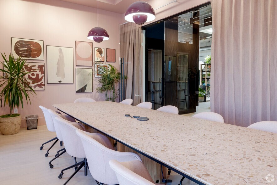 More Photos Of 1801 E Camelback Rd, Phoenix Coworking Space