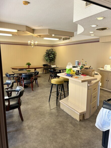 More Photos Of 103 N Main St, Nashville Office For Sale