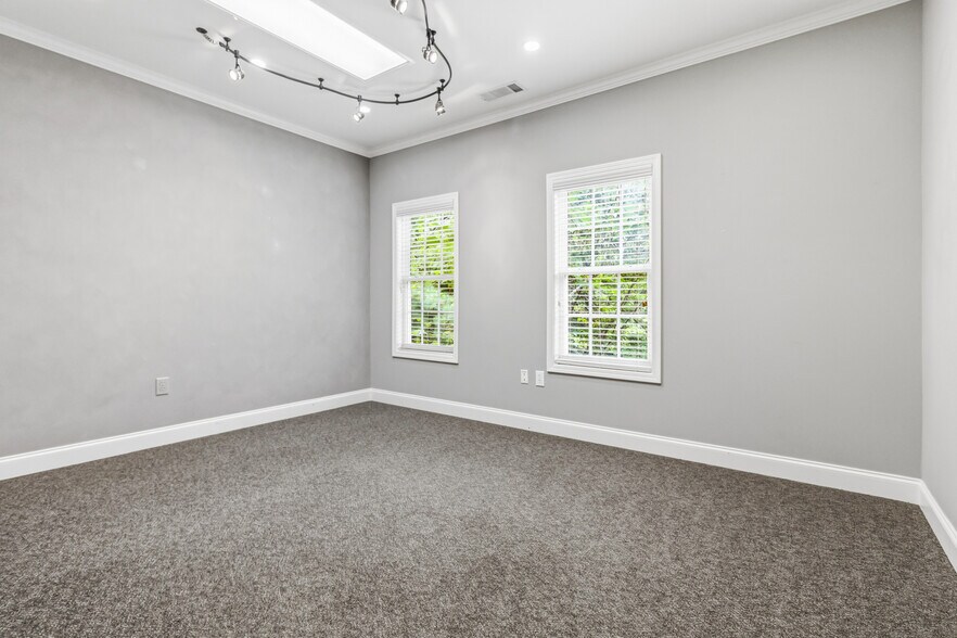 More Photos Of 100-126 Prospect Pl, Alpharetta Office For Sale