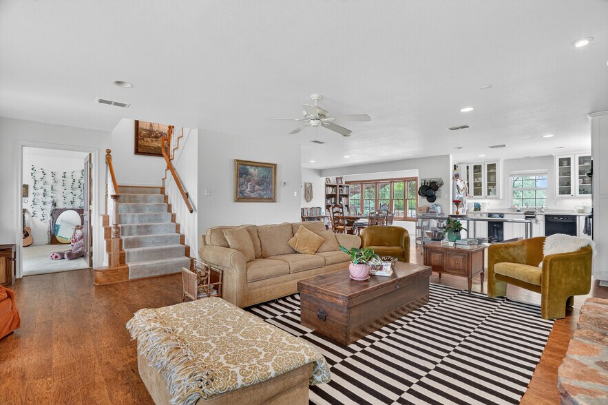 More Photos Of 14145 US-281, Santo Specialty For Sale