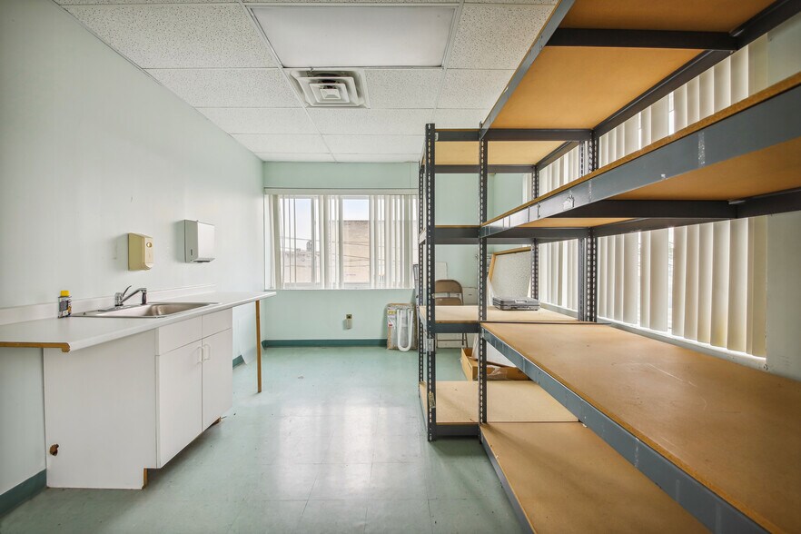 More Photos Of 178 Industrial Loop, Staten Island Warehouse For Lease