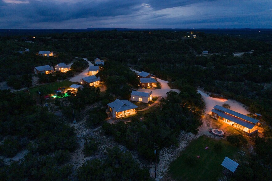 More Photos Of 7400 McGregor Ln, Dripping Springs Hotel For Sale