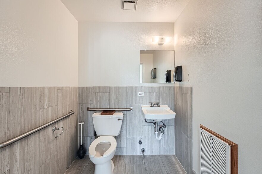 More Photos Of 4300 Kipling St, Wheat Ridge General Retail For Sale