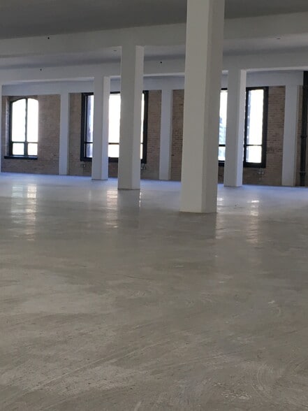 More Photos Of 540 N LaSalle St, Chicago Loft Creative Space For Lease