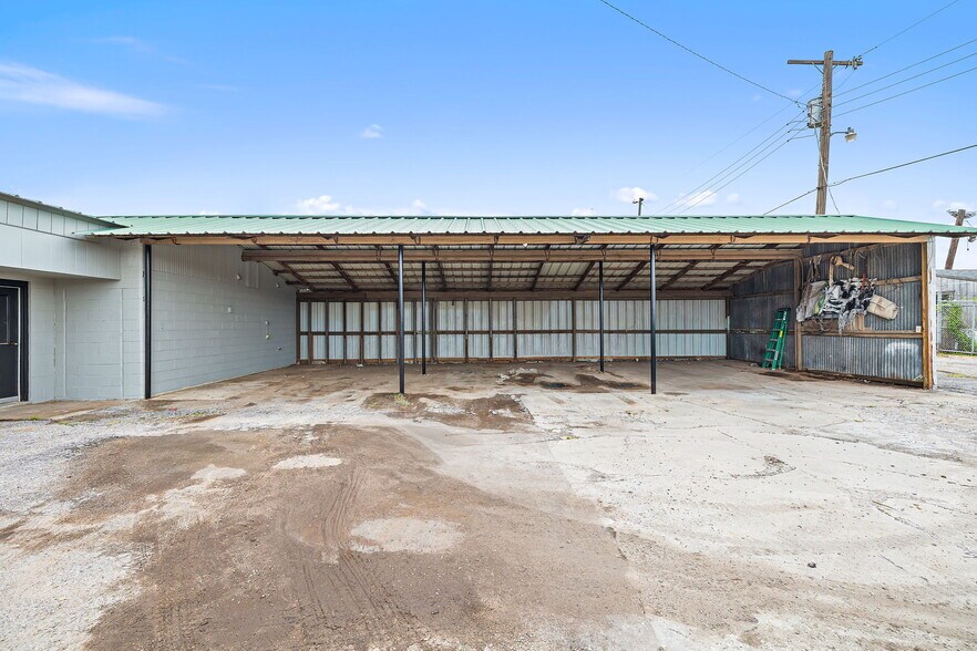 More Photos Of 1401 S Choctaw Ave, El Reno Flex For Lease