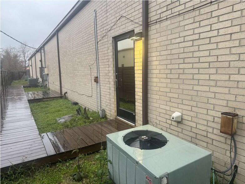 More Photos Of 3160 Fannin St, Beaumont Office For Sale