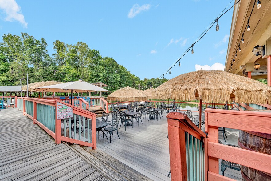 More Photos Of 1041 Harbour Inn Ln, Moneta Restaurant For Sale